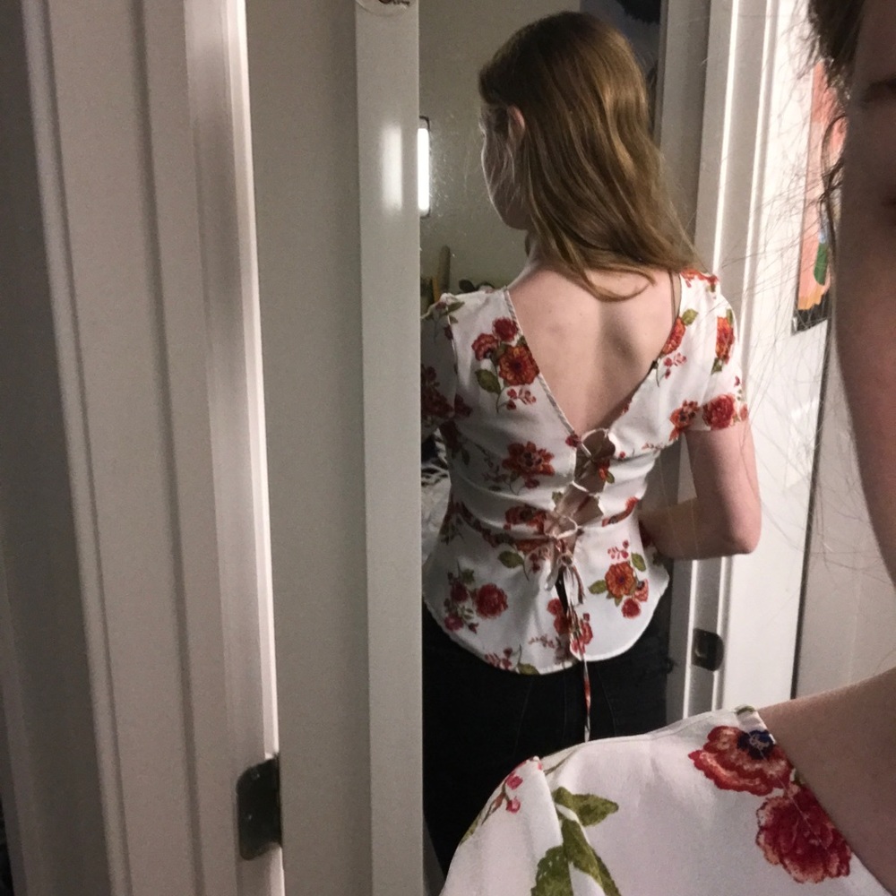 Flowered Ruffled Blouse - Picture 3 of 4